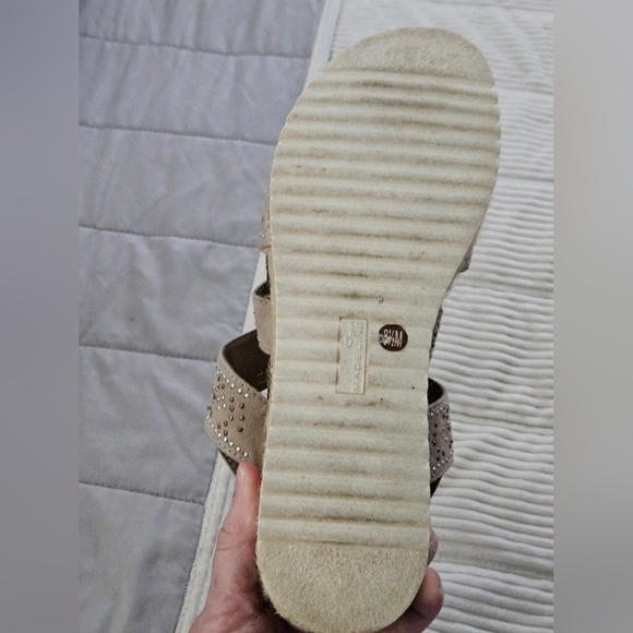 Madeline Girl Women's Beige Sandals with Rhinestone Detailing Size 8.5 - Picture 8 of 10